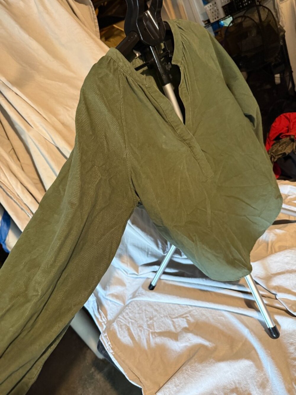 Universal Thread Women’s Green Corduroy Long Sleeve Blouse - Large - Picture 3 of 5